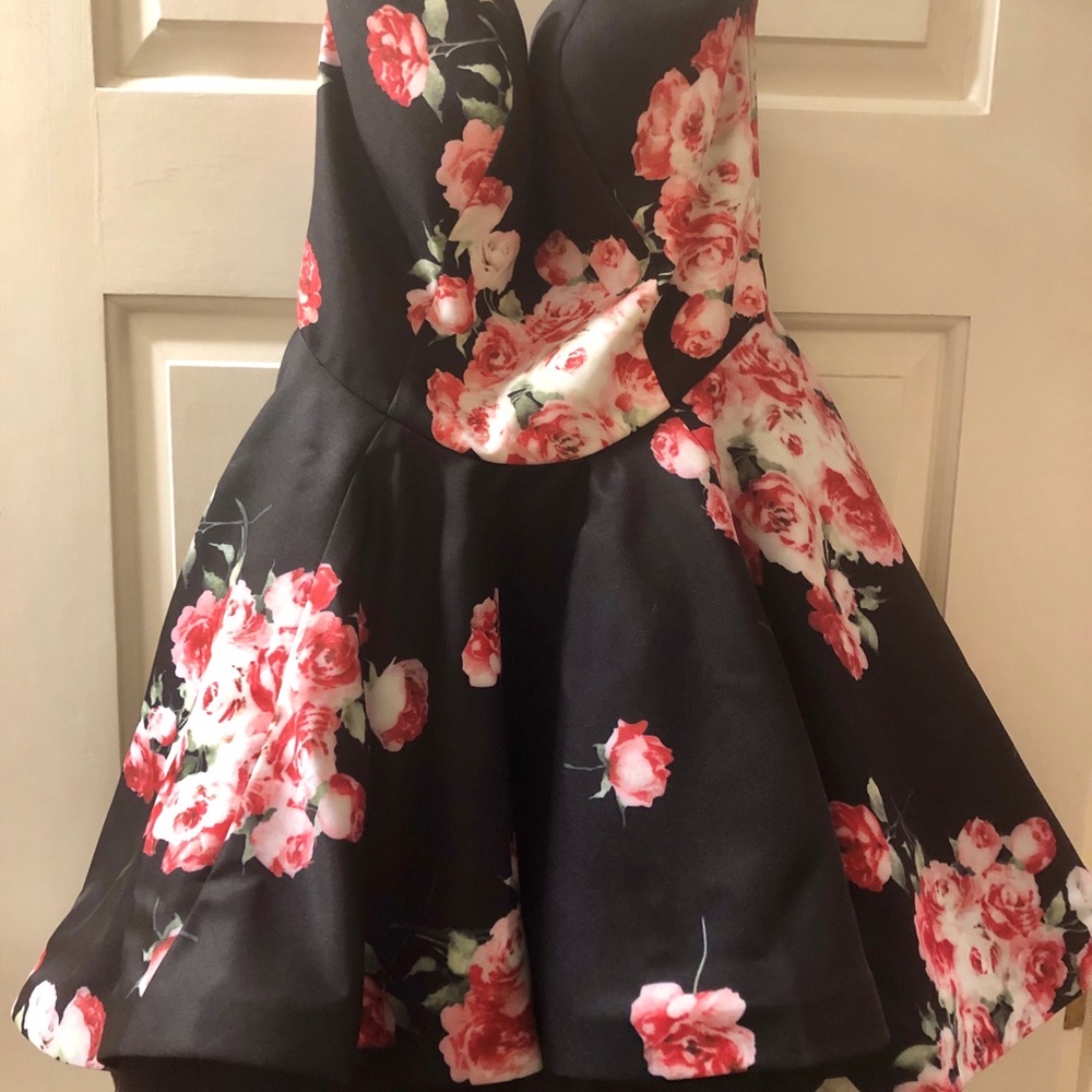Envious hi-lo dress - Picture 3 of 4